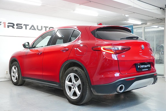 Alfa Romeo Stelvio 4 of 5