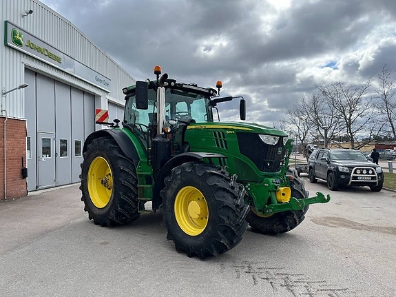 John Deere 6215R AP