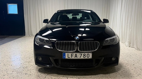 BMW 523i 3 of 5