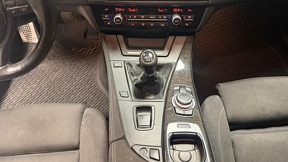 BMW 523i 11 of 13
