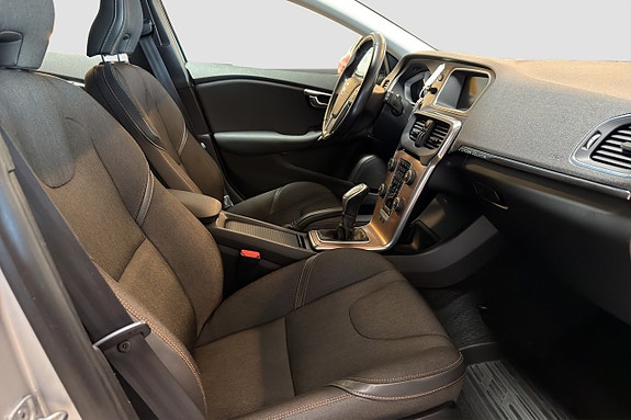 Volvo V40 Cross Country 12 of 16