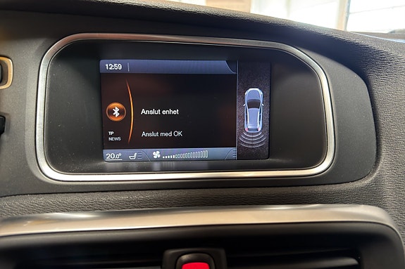 Volvo V40 Cross Country 15 of 16