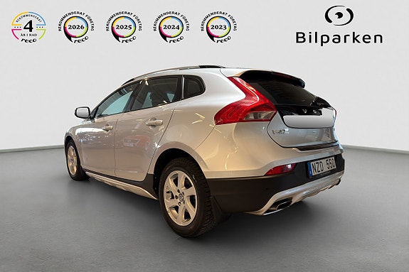 Volvo V40 Cross Country 3 of 16