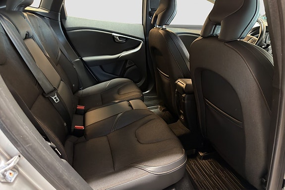 Volvo V40 Cross Country 11 of 16