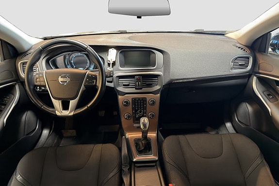 Volvo V40 Cross Country 13 of 16