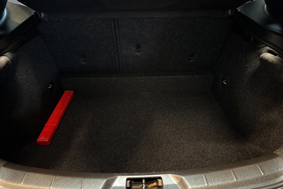 Volvo V40 Cross Country 10 of 16