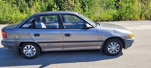 Opel Astra 4 of 8