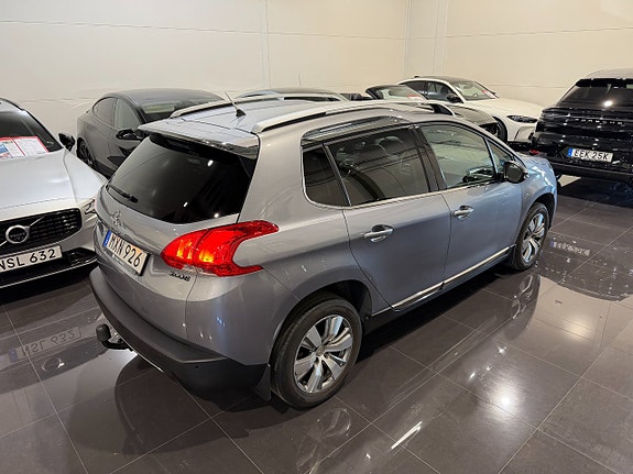 Peugeot 2008 2 of 5