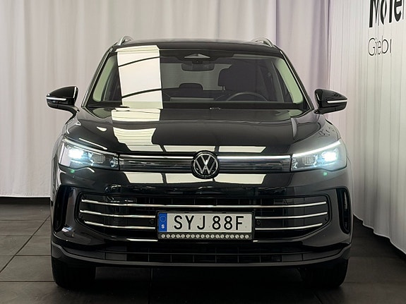 Volkswagen Tiguan 3 of 15