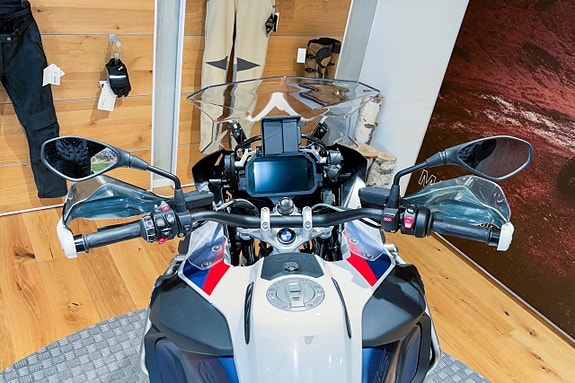 BMW R 1250 GS Adventure |Sidoväskor|Extraljus|Lågt chassi|Nyservad|SE SPEC| 8 of 10