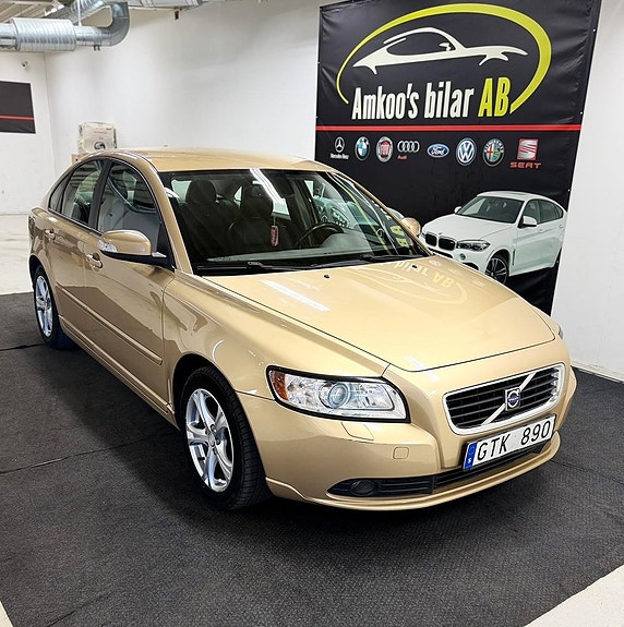 Volvo S40 3 of 5