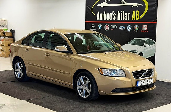 Volvo S40 2 of 5
