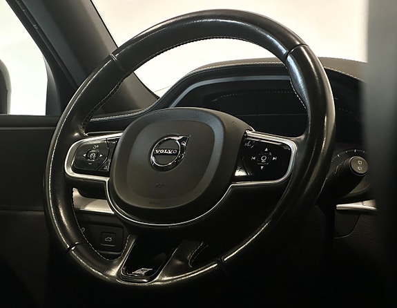 Volvo XC60 12 of 18