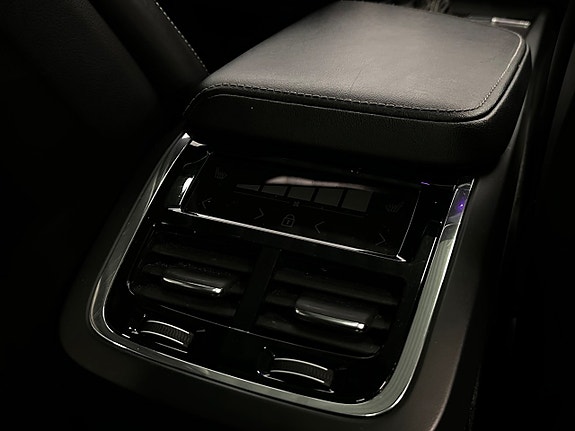 Volvo XC60 14 of 18