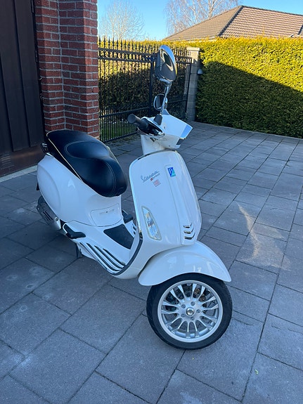 Vespa Sprint 2 of 6
