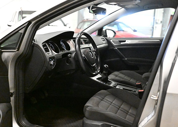 Volkswagen Golf VII 17 of 30