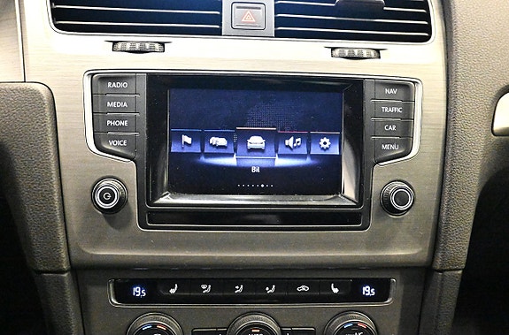 Volkswagen Golf VII 25 of 30