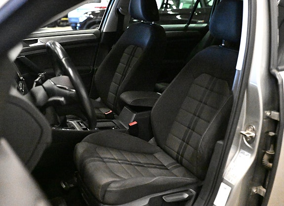 Volkswagen Golf VII 21 of 30