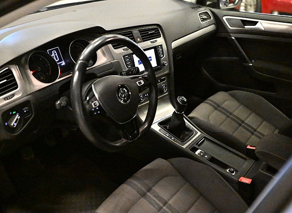 Volkswagen Golf VII 13 of 30