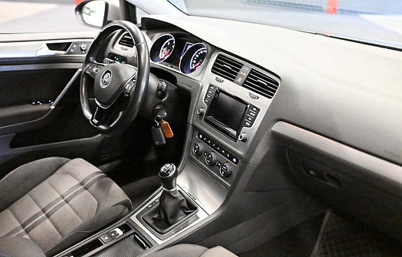 Volkswagen Golf VII 15 of 30