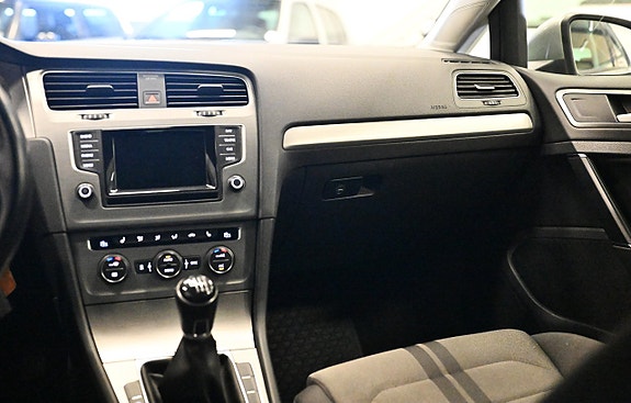 Volkswagen Golf VII 18 of 30