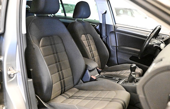 Volkswagen Golf VII 14 of 30