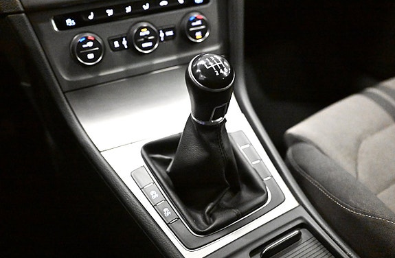 Volkswagen Golf VII 27 of 30