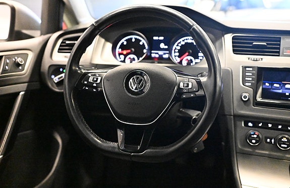 Volkswagen Golf VII 16 of 30