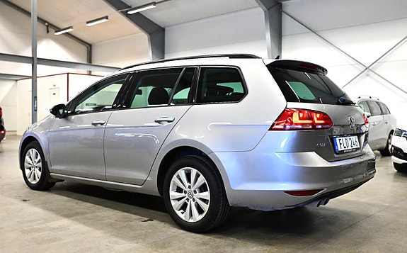 Volkswagen Golf VII 8 of 30