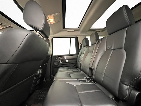 Land Rover Discovery 4 26 of 30