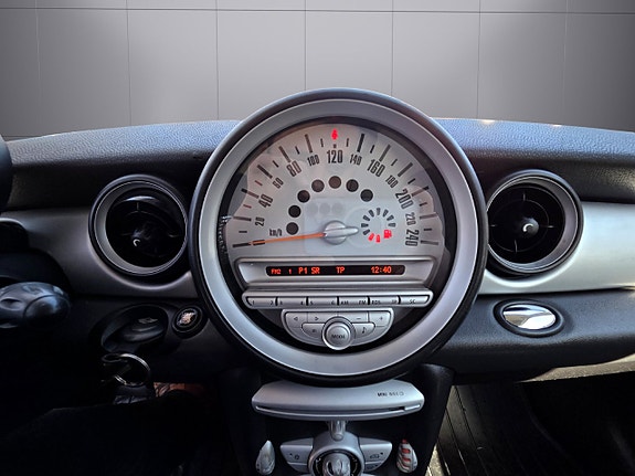 MINI Cooper 15 of 18