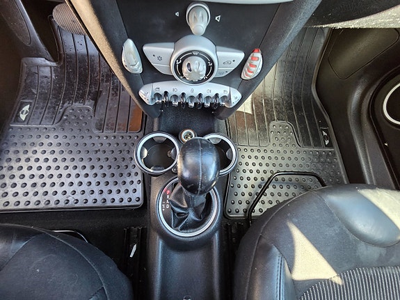 MINI Cooper 16 of 18