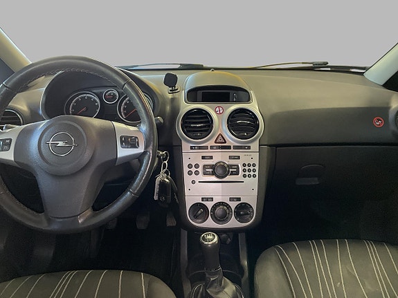 Opel Corsa 14 of 16