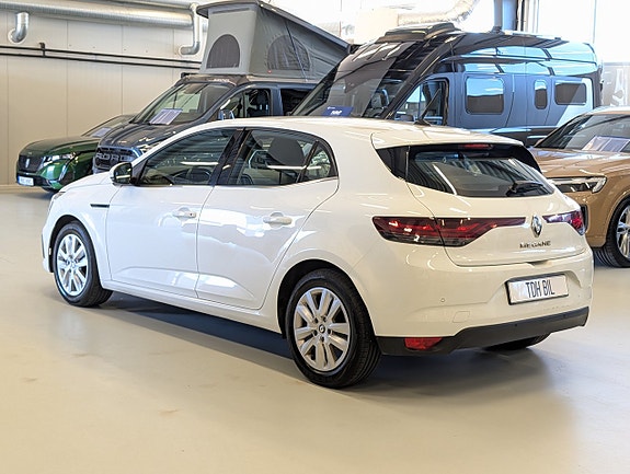 Renault Megane IV 4 of 5