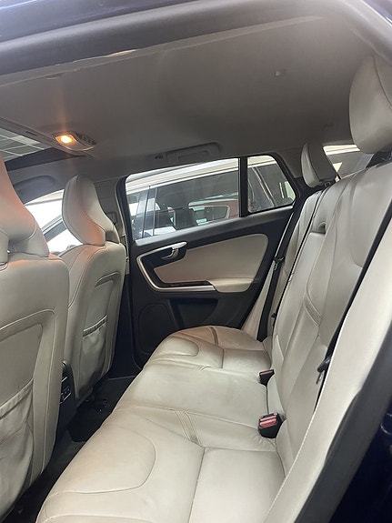 Volvo V60 7 of 15