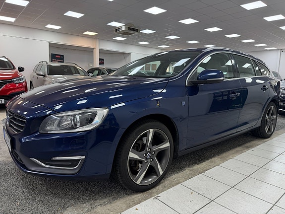 Volvo V60 2 of 15