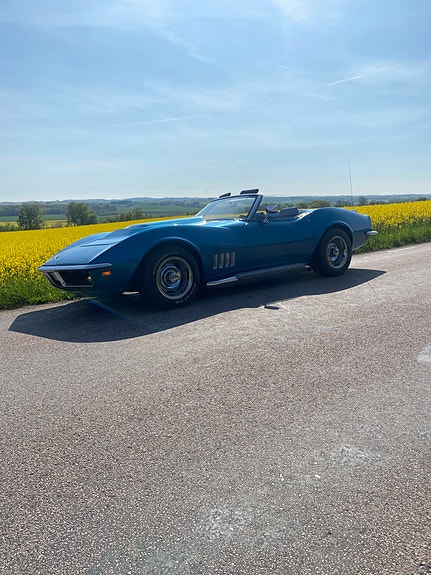 Chevrolet Corvette 2 of 5