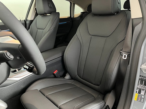 BMW i4 7 of 14