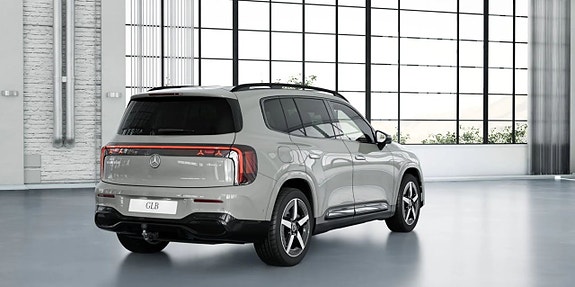 Mercedes-Benz GLB350 4 of 11