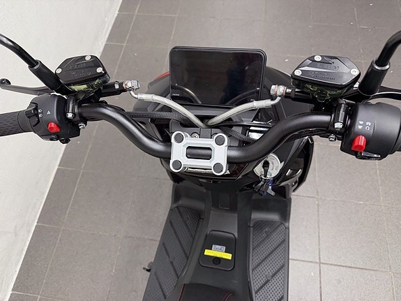 MOTO CR R9 SP Naked 8 of 9