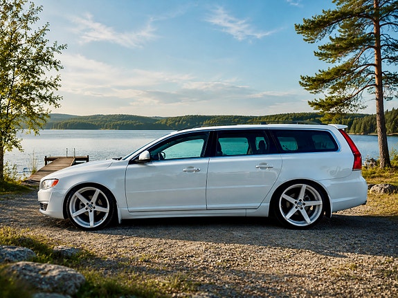 Volvo V70 2 of 5