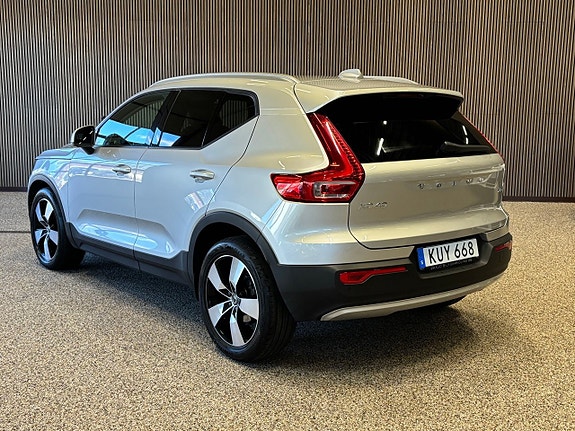 Volvo XC40 3 of 5