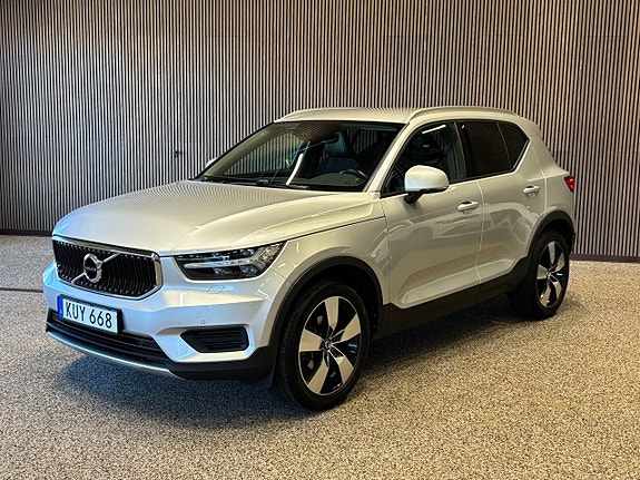 Volvo XC40 2 of 5