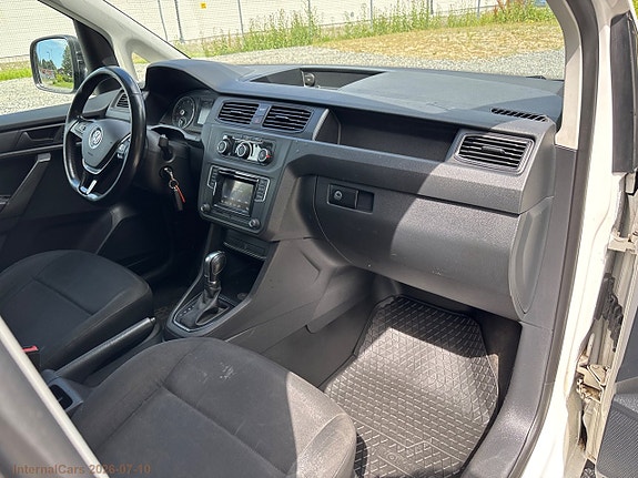 Volkswagen Caddy Maxi 16 of 30