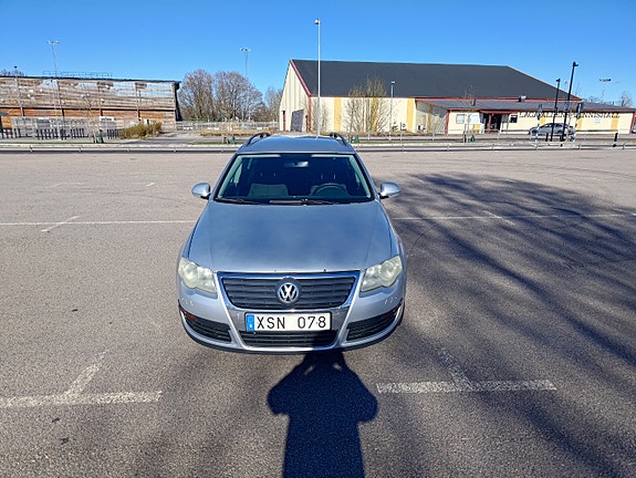 Volkswagen Passat 2 of 8