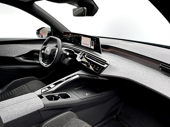 Peugeot e-3008 13 of 14