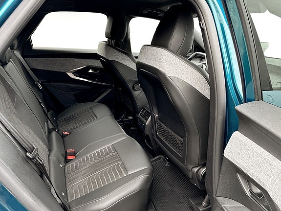 Peugeot e-3008 6 of 14