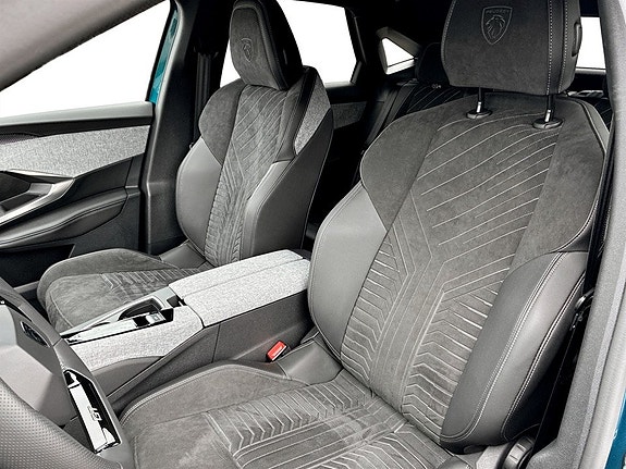 Peugeot e-3008 8 of 14