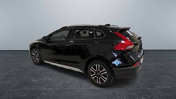 Volvo V40 Cross Country 3 of 8