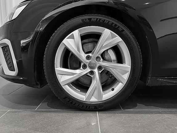 Audi A4 6 of 16